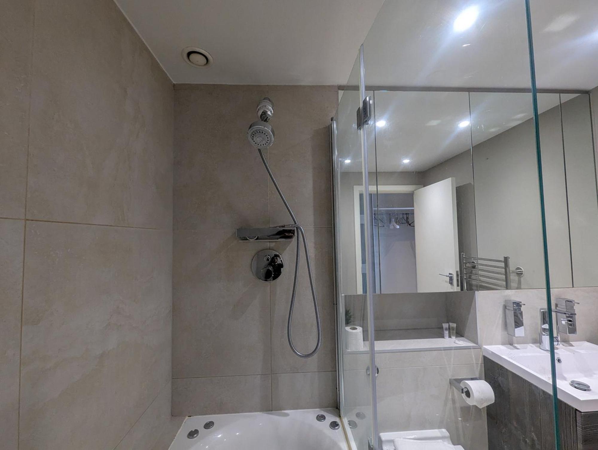 Estatesmen Chelsea Bridge Flat Apartment London