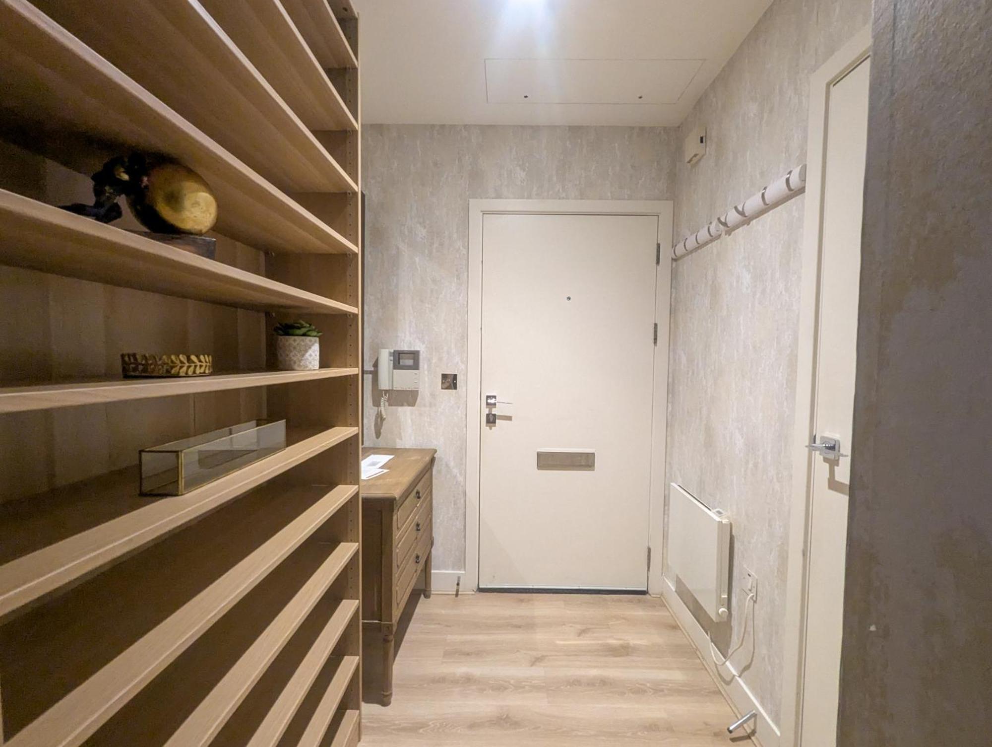 Apartment Estatesmen Chelsea Bridge Flat *
