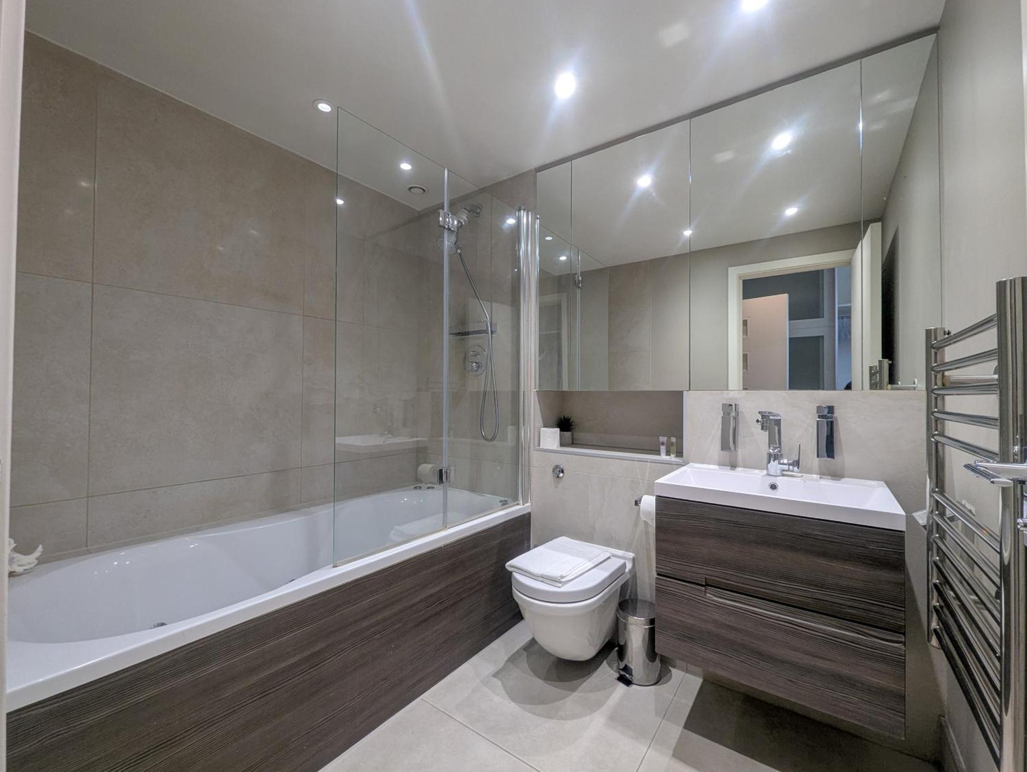 Estatesmen Chelsea Bridge Flat