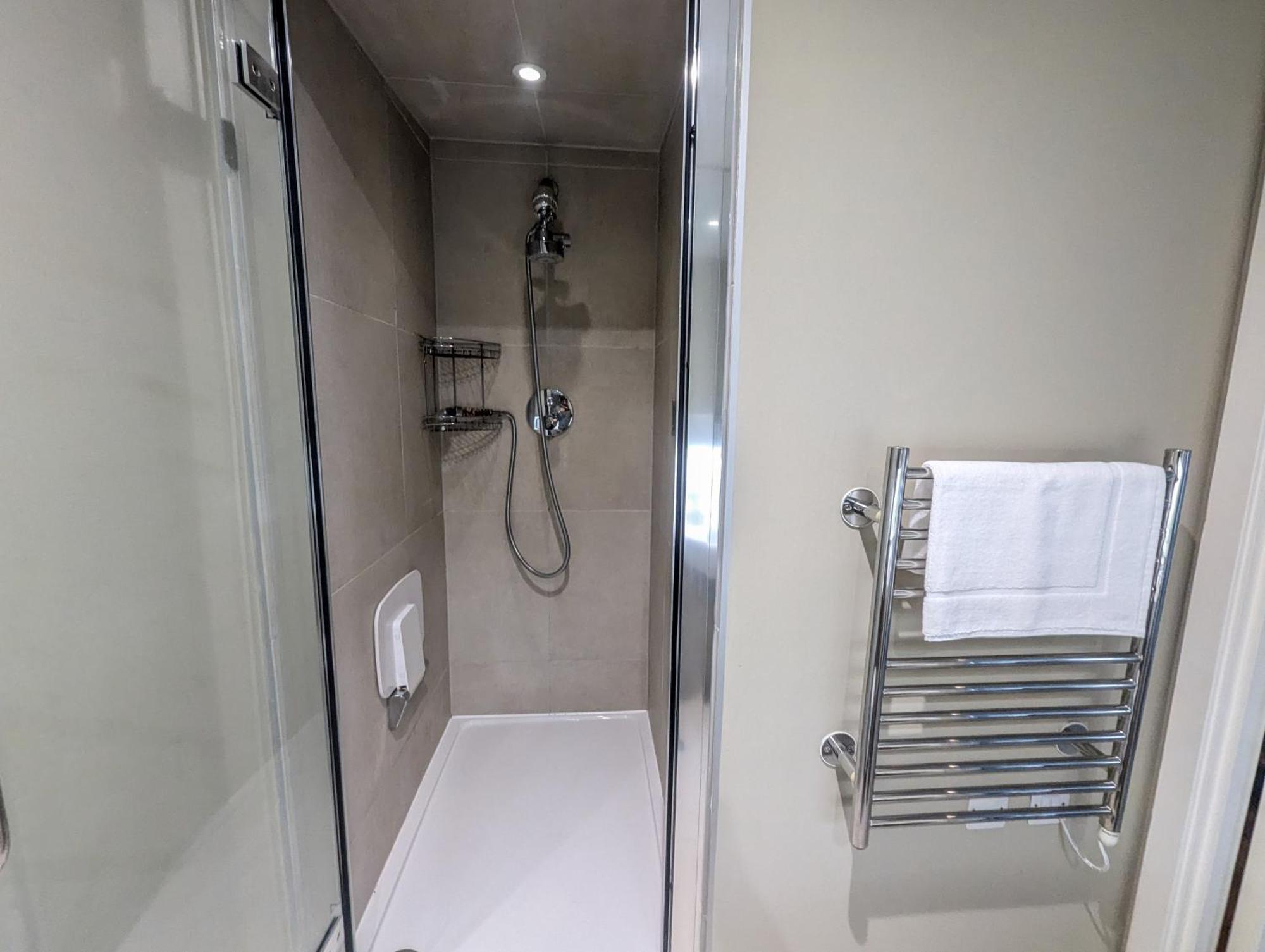 Apartment Estatesmen Chelsea Bridge Flat *