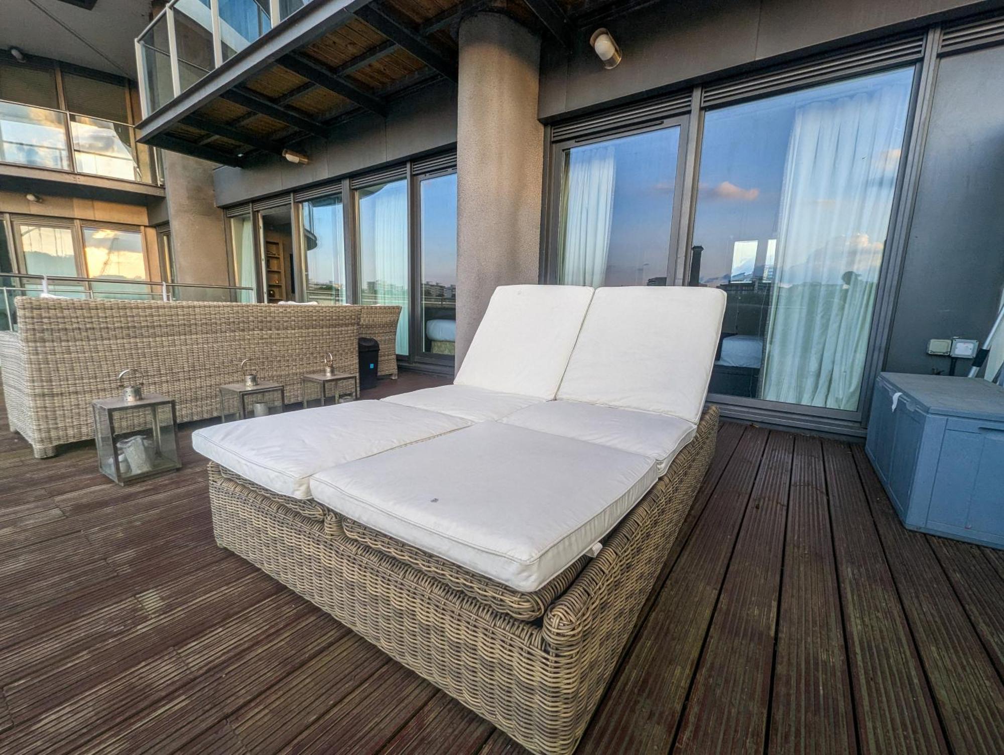 Apartment Estatesmen Chelsea Bridge Flat London